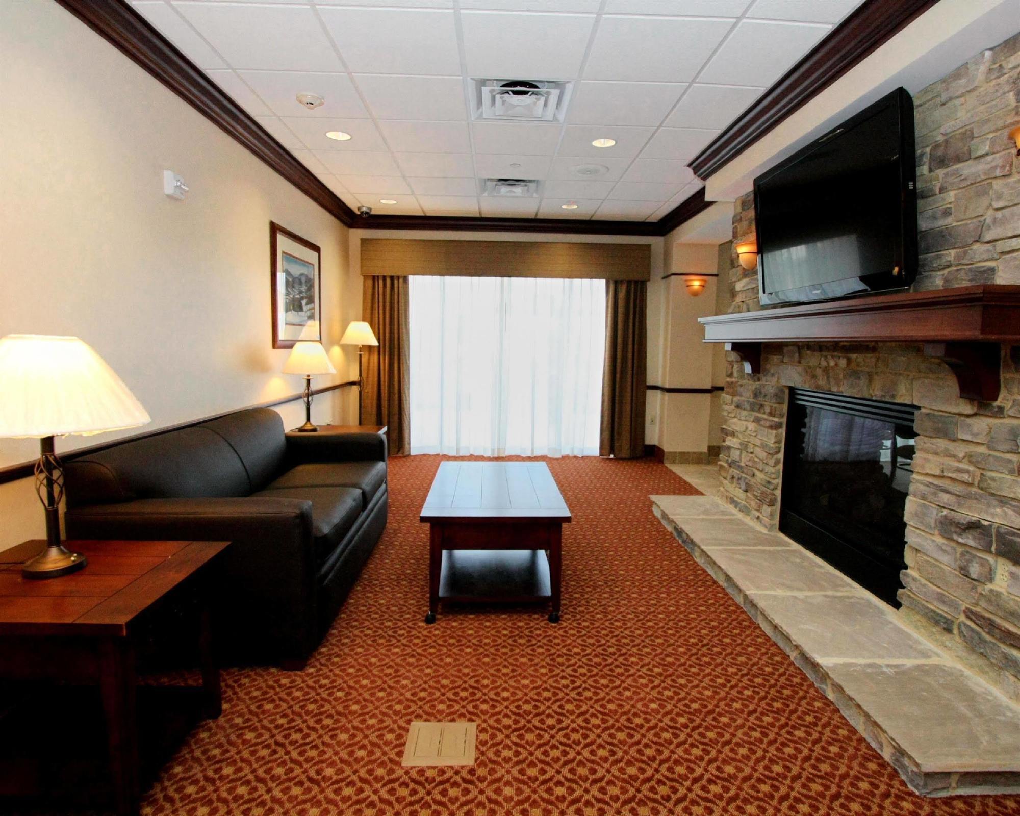 Holiday Inn Express & Suites Clear Spring By Ihg Esterno foto